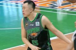 开云体育app-青岛队逆转深圳队，赵继伟扛起全队