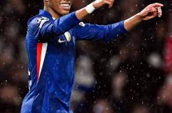 开云体育-切尔西球员接受新训练计划，希望提升球队战术水平