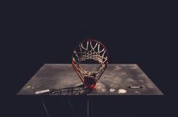 开云平台-NBA季后赛之夜，穆勒用实力证明自己，当坚韧与精准改写命运