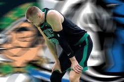 开云体育直播-凯尔特人鏖战勇士，波尔津吉斯送出助攻