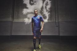 开云APP-绝境中的逆袭，皮亚斯特里如何扛起索伯车队，上演对雷诺的史诗翻盘