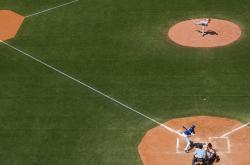 开云体育中国-北欧寒锋鏖战法甲雄狮，阿圭罗独舞，统治全场之夜