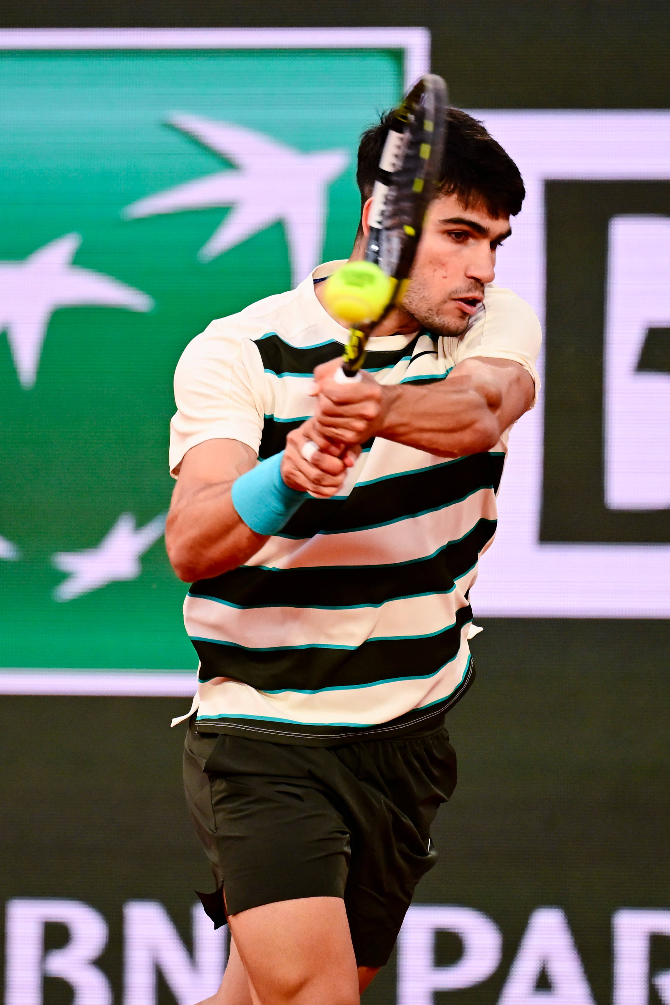 包含美国网球队碾压澳大利亚网球队，阿尔卡拉斯爆发神勇的词条