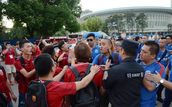 卡昂球迷积极准备球队客场比赛的加油活动的简单介绍 卡昂球迷积极准备球队客场比赛的加油活动的简单介绍