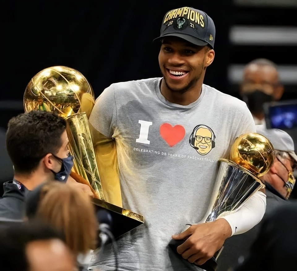 美国男篮横扫篮网，莫里斯制霸全场