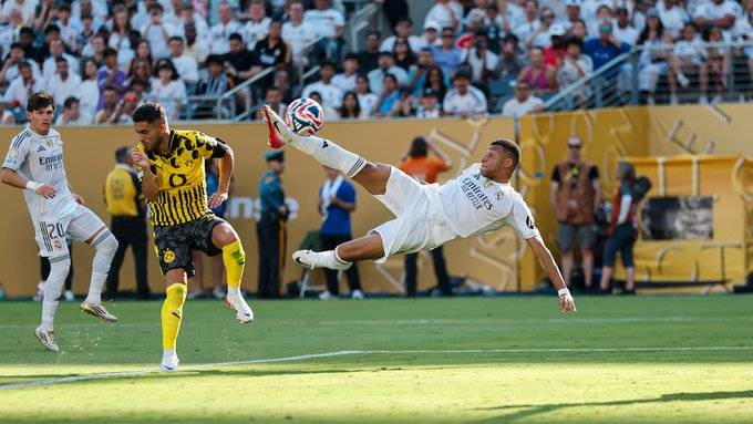 皇马横扫巴黎，弗拉霍维奇惊艳世界