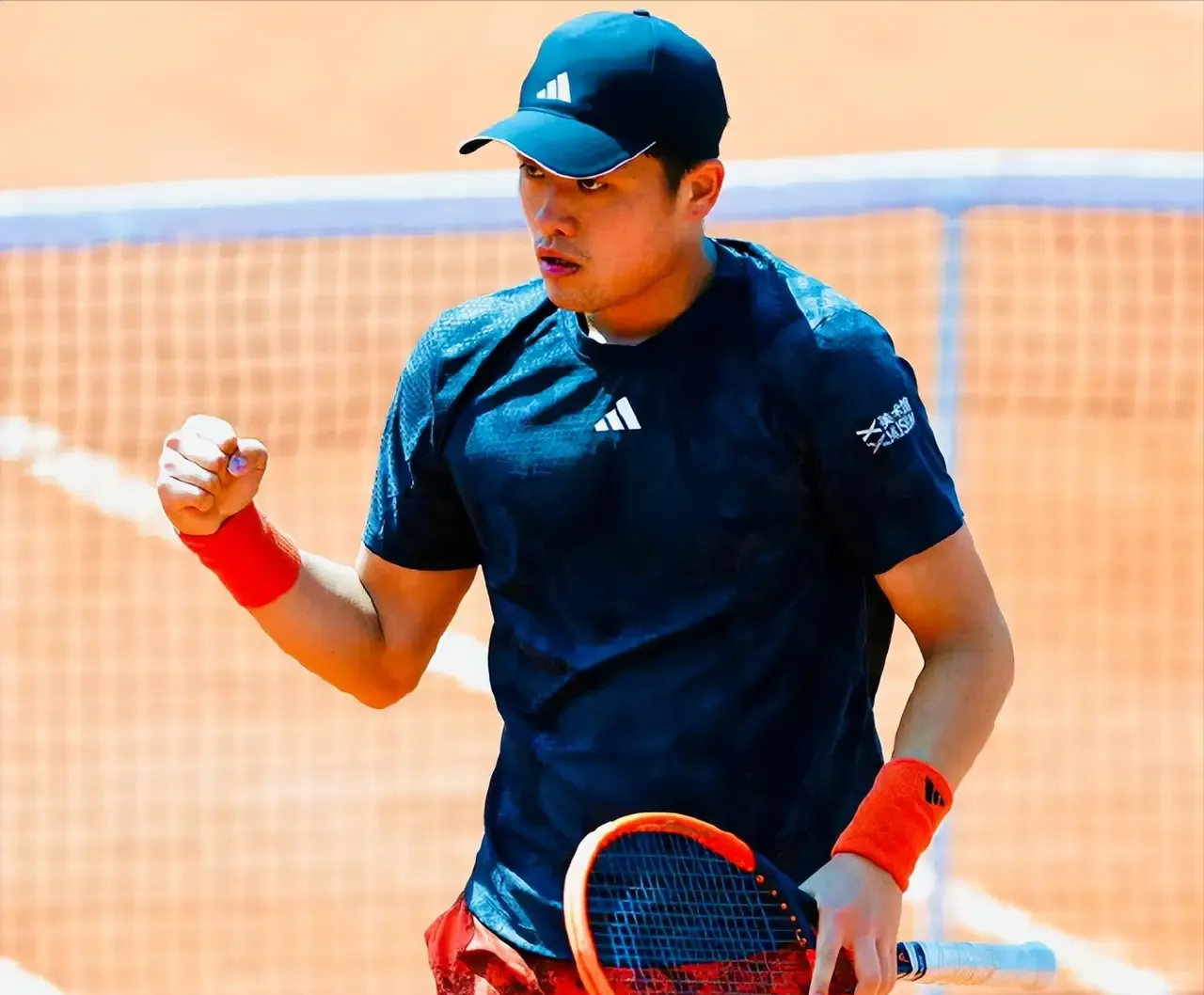 包含伯恩茅斯门将连扑三将，力保球门不失的词条