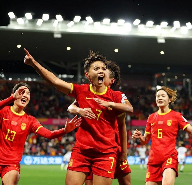 中国女足代表团在国外比赛中取得优异成绩的简单介绍