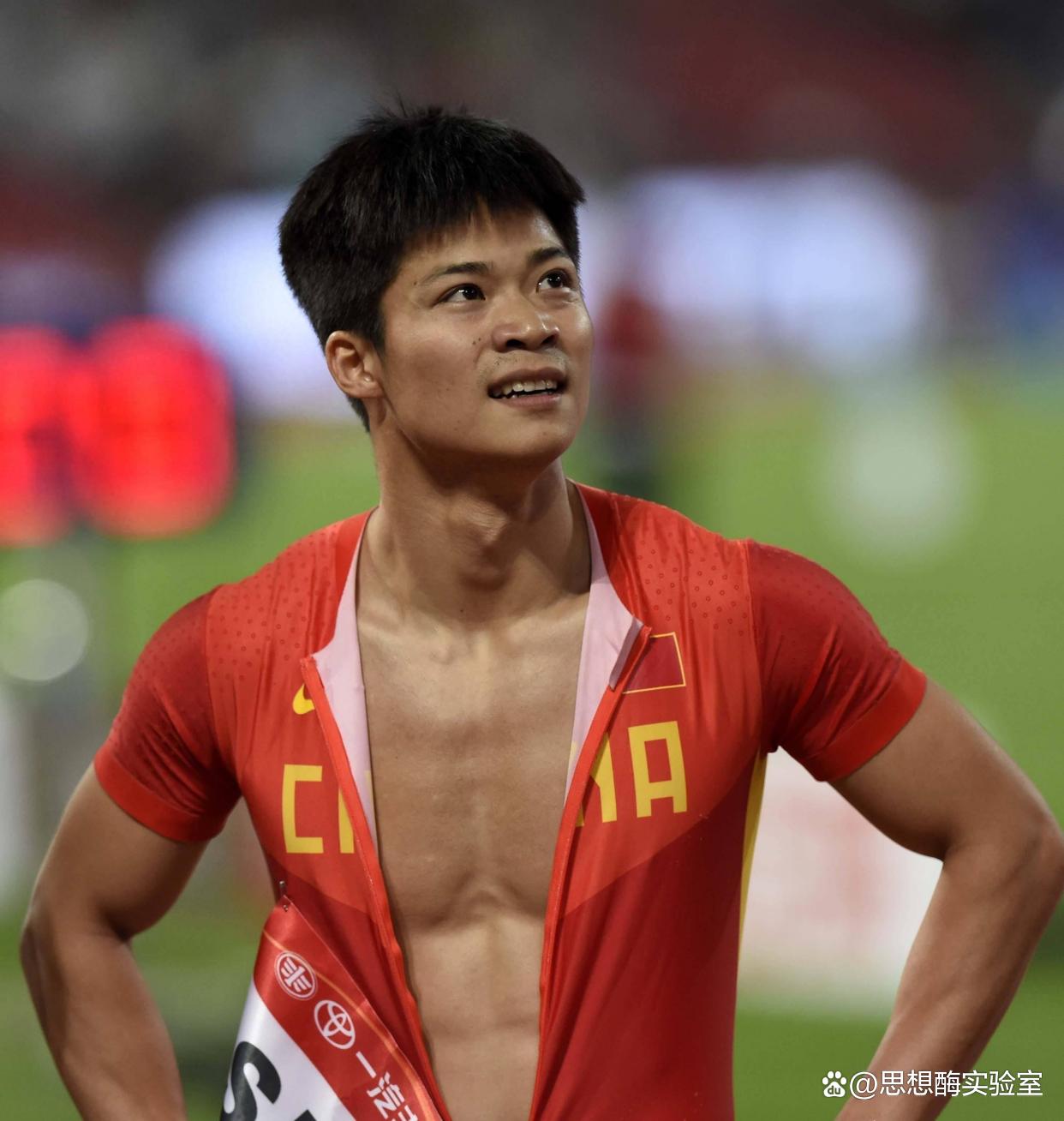 田径赛场上惊现黑马，夺冠夺冠