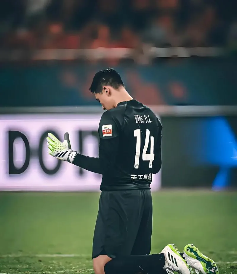 河南建业客场不敌上海申花，战绩依旧不佳