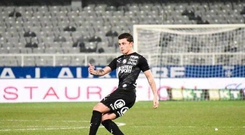 关于亚眠队球员展现高超技术,助力取胜的信息 关于亚眠队球员展现高超技术,助力取胜的信息