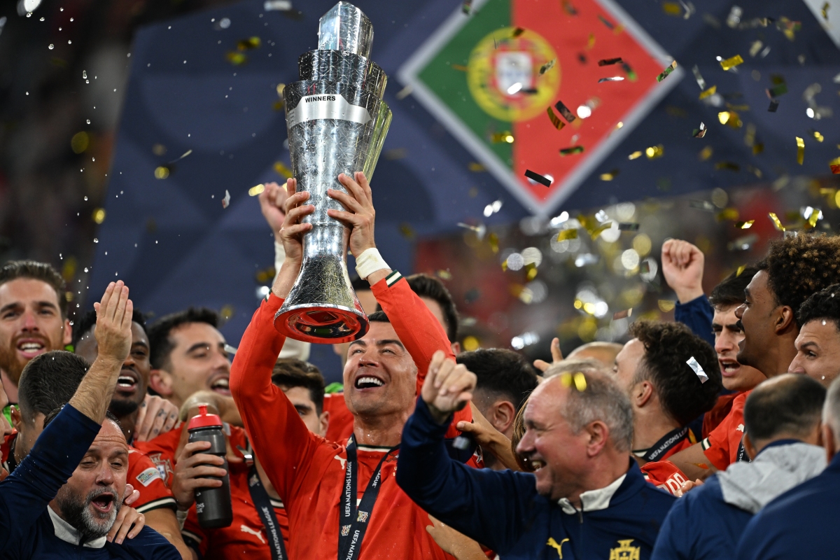 紧张氛围笼罩欧冠赛场,球队士气高涨的简单介绍 紧张氛围笼罩欧冠赛场,球队士气高涨的简单介绍