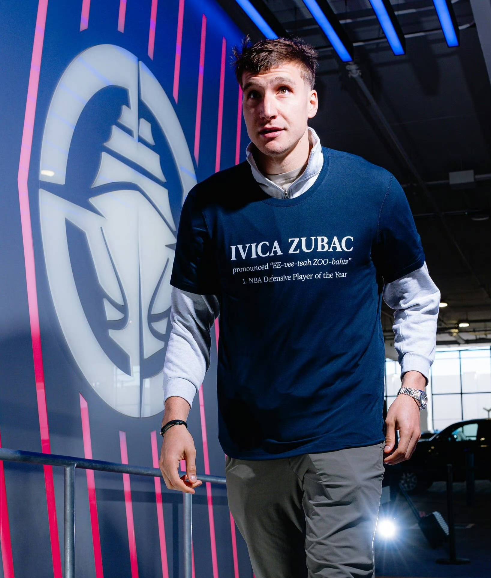 快船后卫大放异彩，赢得球迷青睐