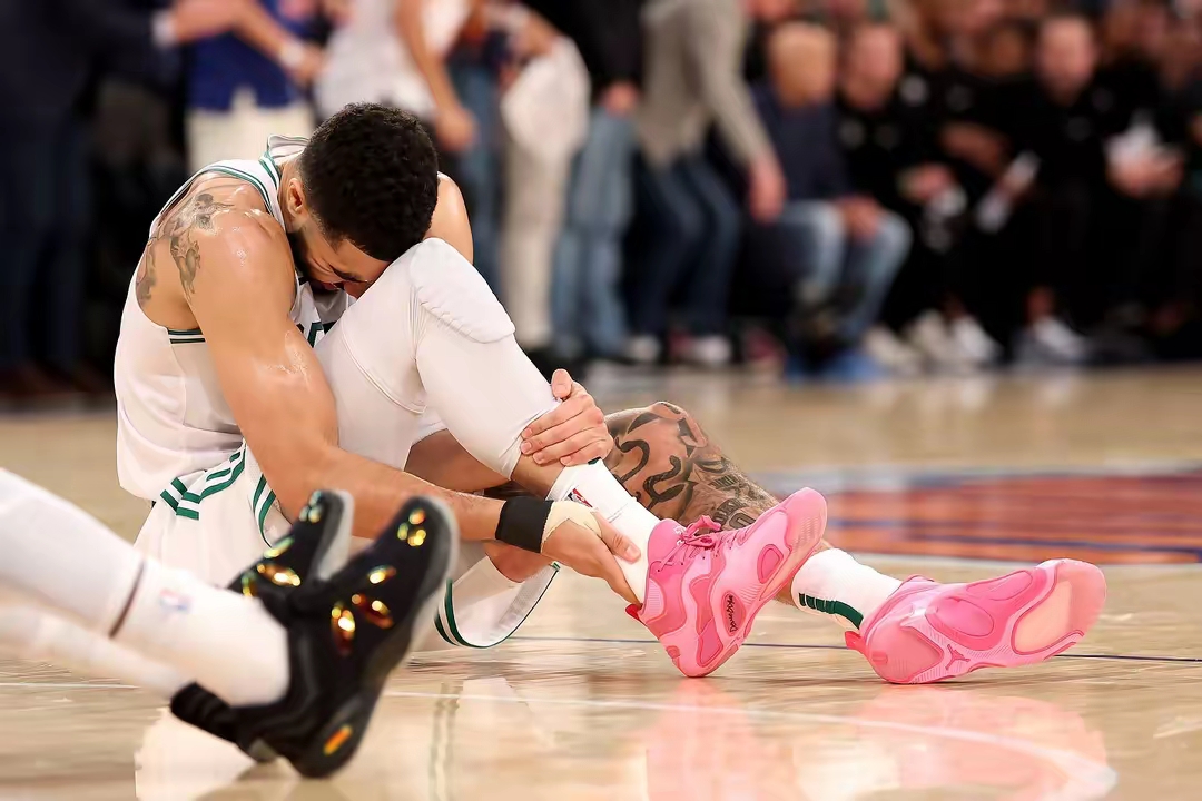 关于凯尔特人翻盘鹈鹕，麦科勒姆点燃赛场的信息