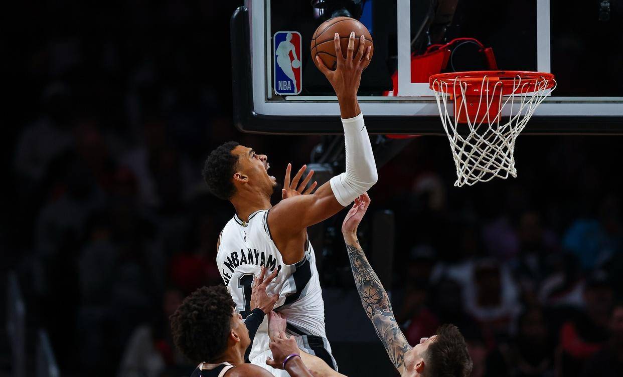 四川队横扫马刺，戈贝尔高光表现的简单介绍