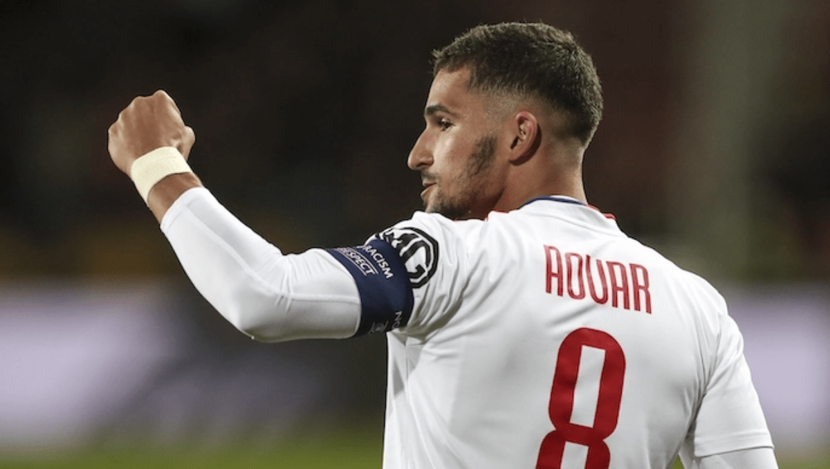 包含里昂球员转会传闻：新生力量加盟解困的词条