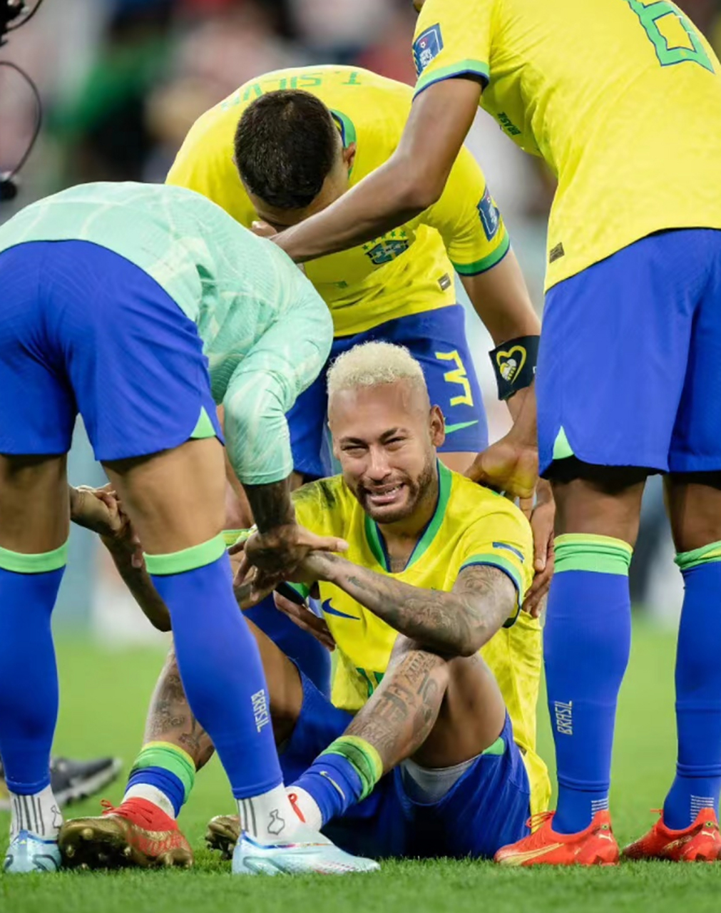 波兰碾压巴黎，内马尔点燃赛场