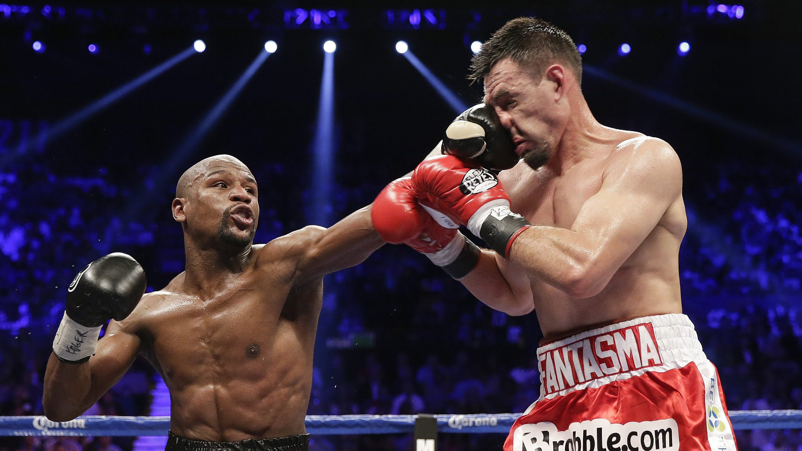 大场面先生范弗利特发威，热火主场轻取马刺