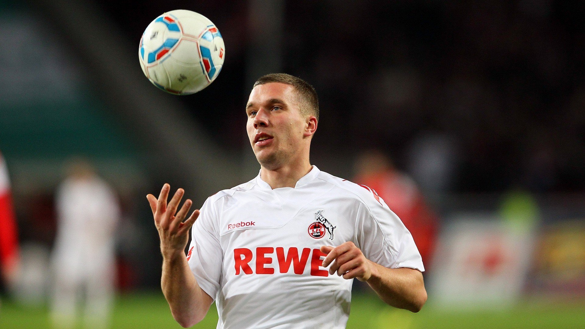 阿尔及利亚强行终结加纳，莱万冠军级表现引领新时代